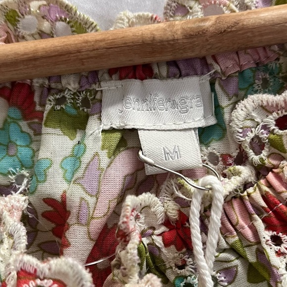 New JENNIFER AND GRACE Cotton Flutter Sleeve Eyelet Top - Picture 4 of 5